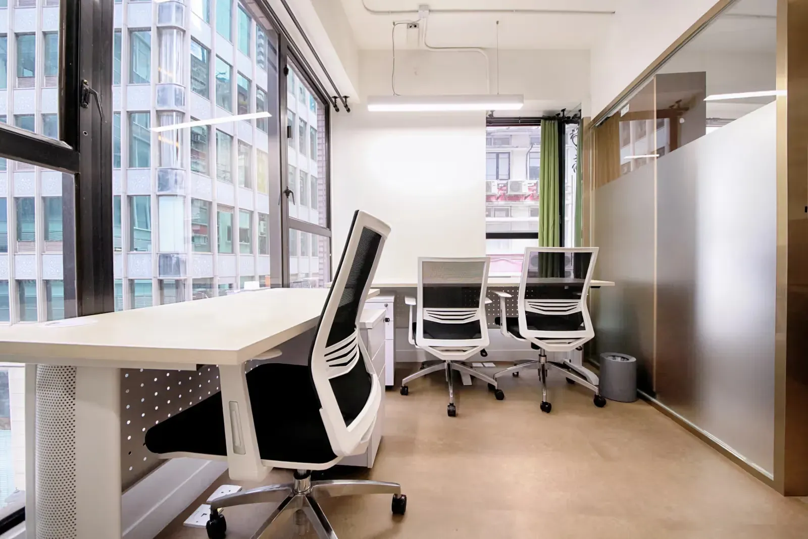 Metro Workspace at World Trust Tower, Central, photo 2